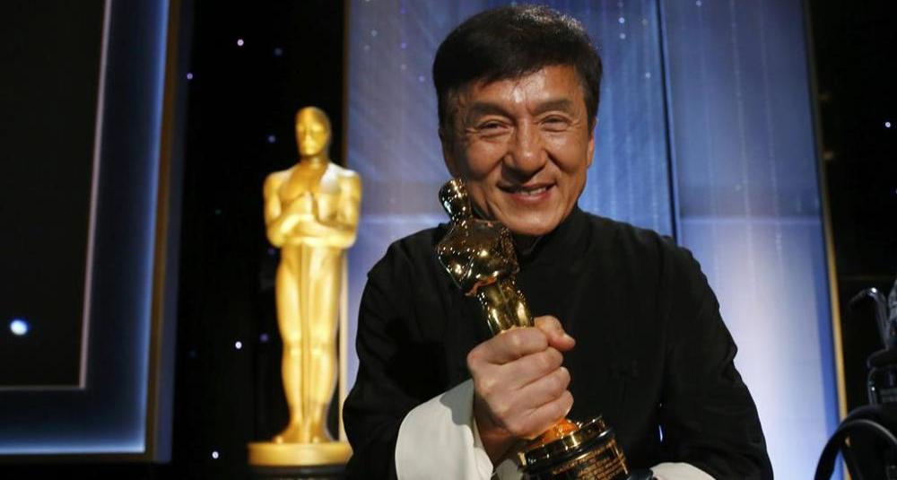 Jackie Chan ritira l'Oscar alla carriera